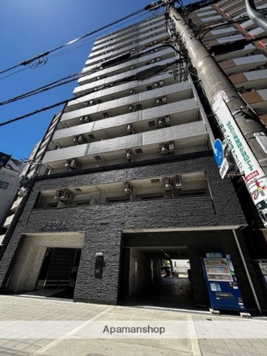 アドバンス西梅田ラシュレの外観