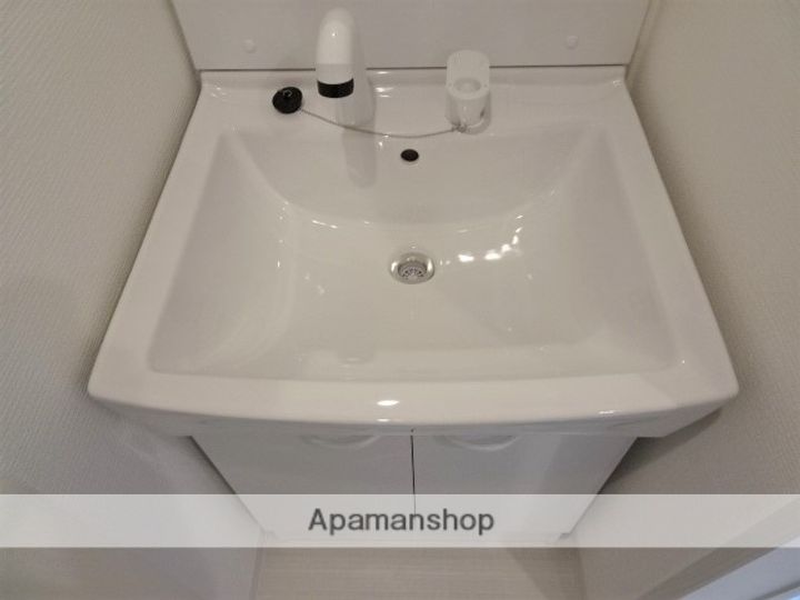 エストゥルースプラス大阪福島の内装