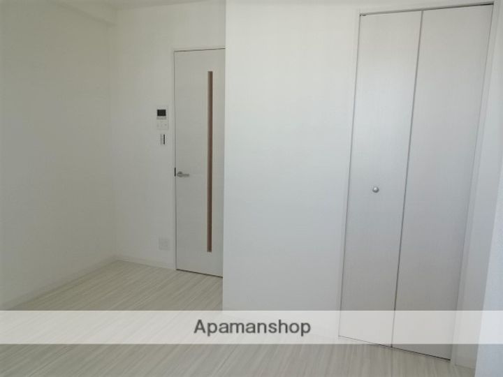 エストゥルースプラス大阪福島の居間