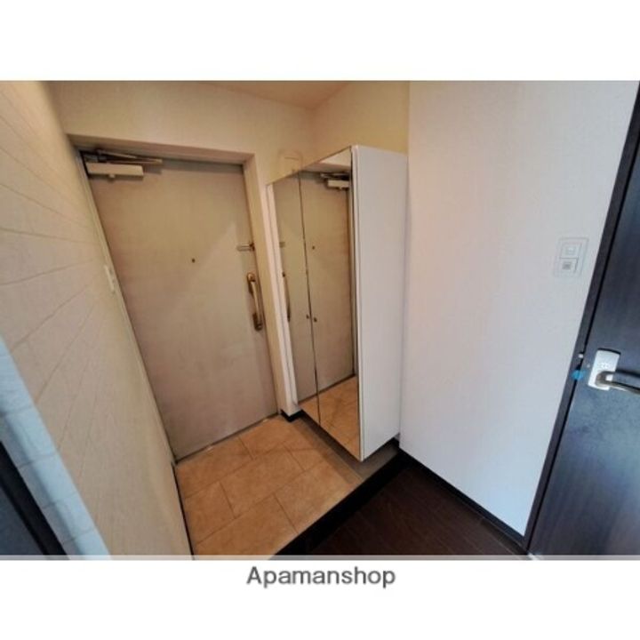 NORTH VILLAGE参番館701の玄関