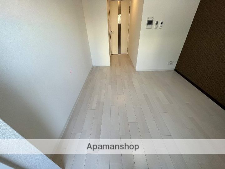 ワールドアイ梅田WESTの居間