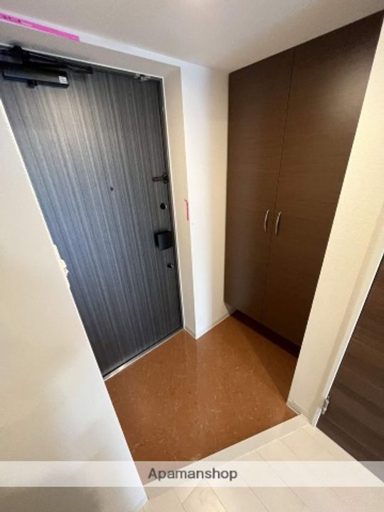 ワールドアイ梅田WESTの玄関