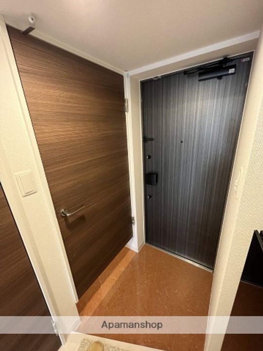 ワールドアイ梅田WESTの玄関