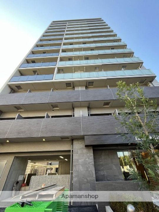 ワールドアイ梅田WESTの外観