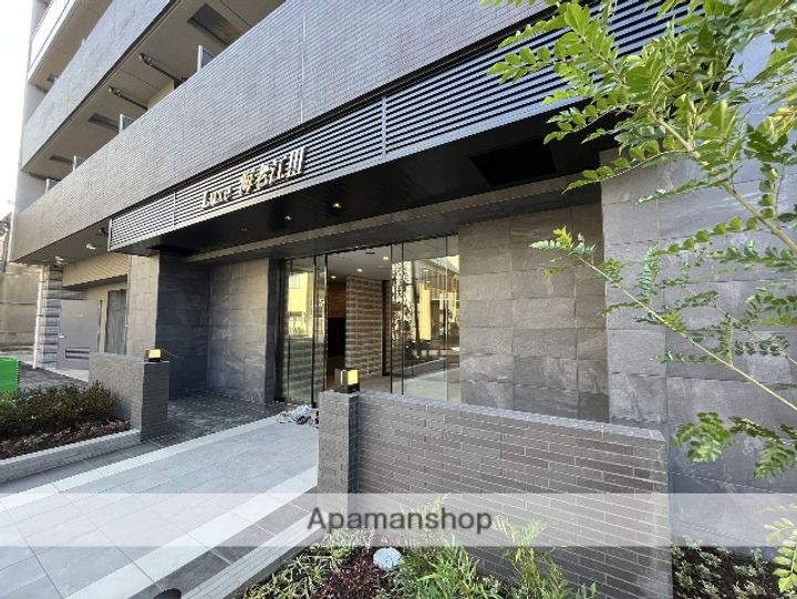 ワールドアイ梅田WESTの外観