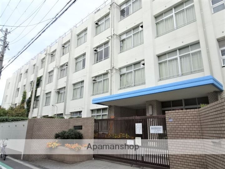 ワールドアイ梅田WESTの周辺