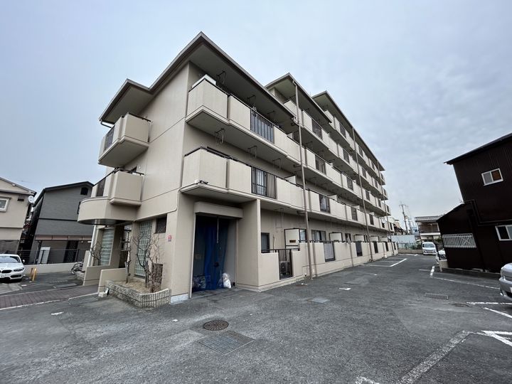 大阪府寝屋川市清水町の賃貸マンションの外観