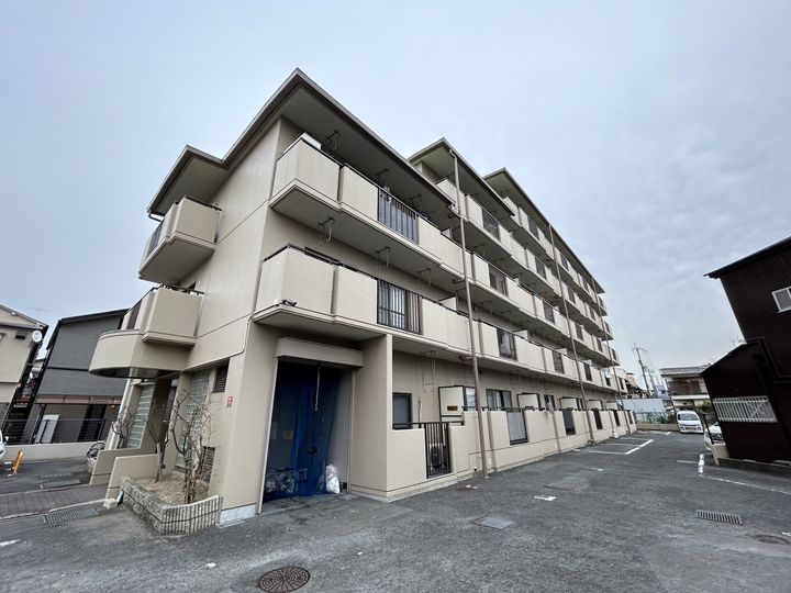大阪府寝屋川市清水町の賃貸マンションの外観