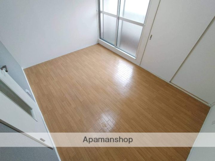 ラムール萱島の居間