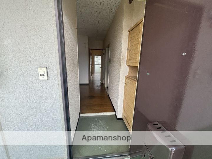 大阪府枚方市渚西2丁目の賃貸アパートの玄関