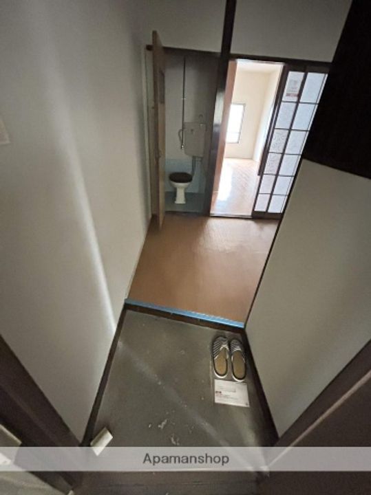 大阪府寝屋川市萱島本町の賃貸マンションの玄関