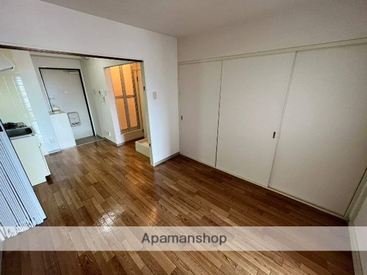 京都府京田辺市大住責谷の賃貸マンションの居間