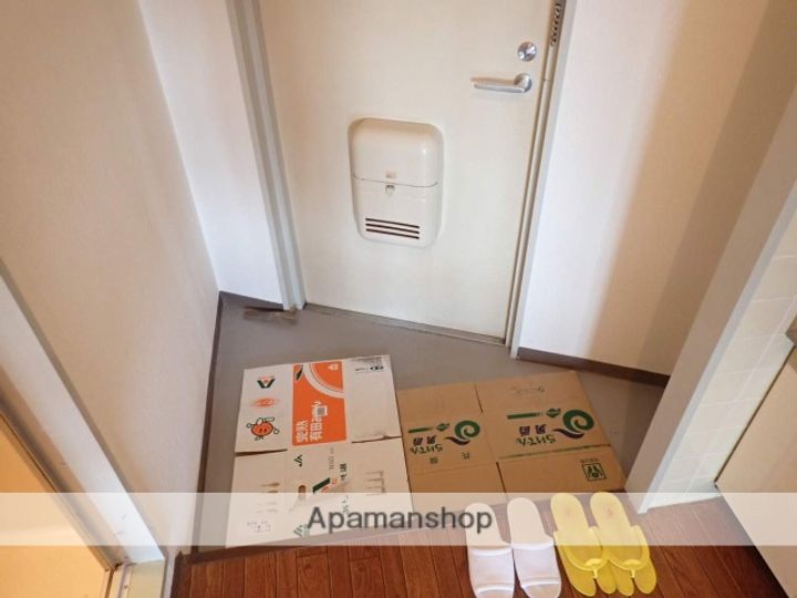 エイトアベニューの玄関