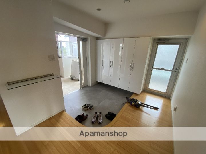 ベルメゾン11番館の玄関