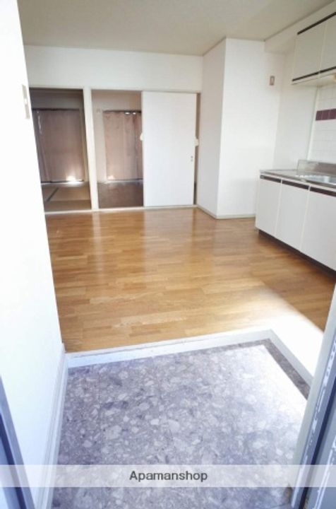 ラリーブコートの玄関