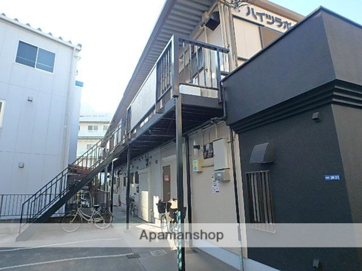 ハイツラポールの外観