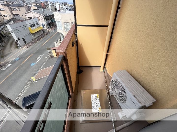 幸福ハイツの玄関