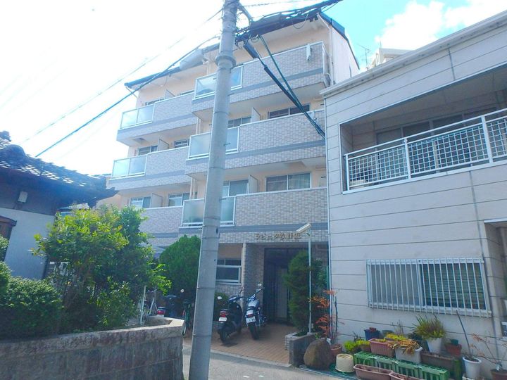 ラピュタ牧野阪の外観