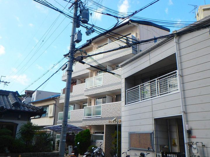 ラピュタ牧野阪の外観