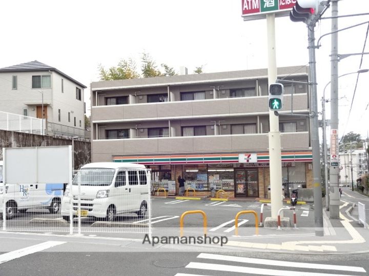 カーサ南中振の周辺