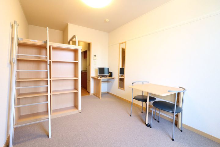 レオパレスひらかたの居間