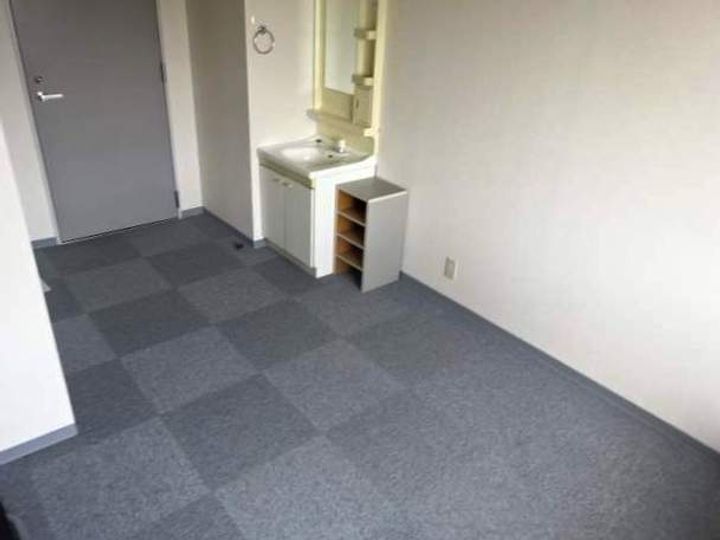 くずは寮232の居間