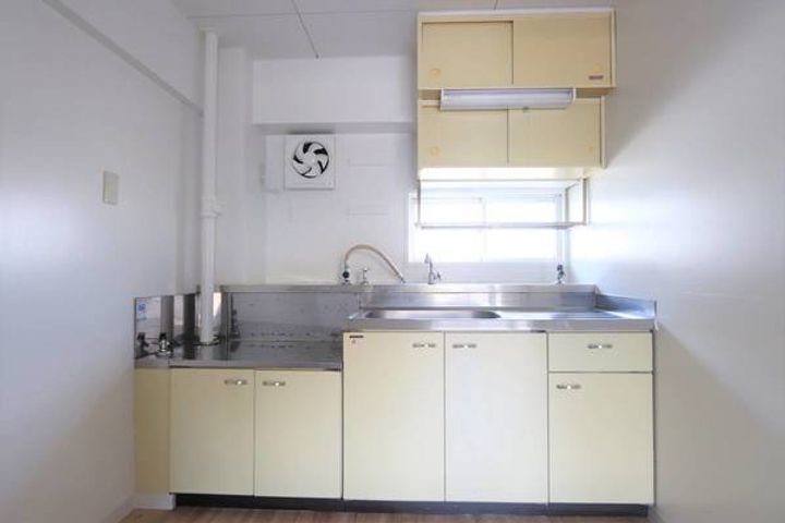 ビレッジハウス春日Ⅰ3号棟0102のキッチン