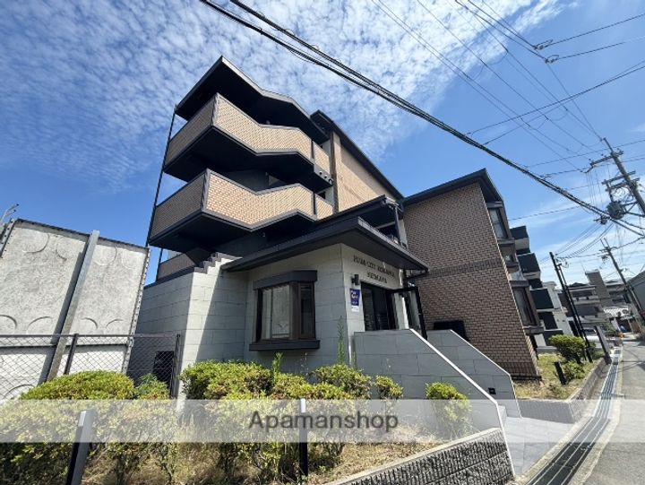 PLUM CITY RESIDENCE NEYAGAWAの外観