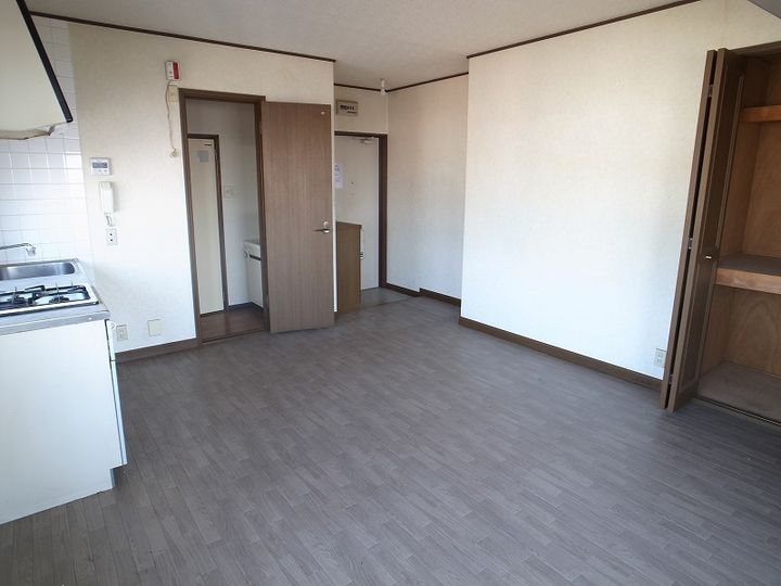 ヤマシンビルの玄関