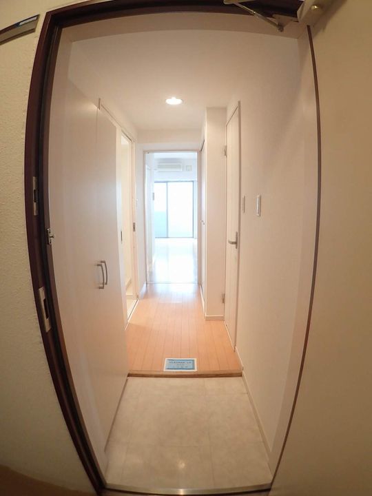 ブリランテⅢ番館の玄関