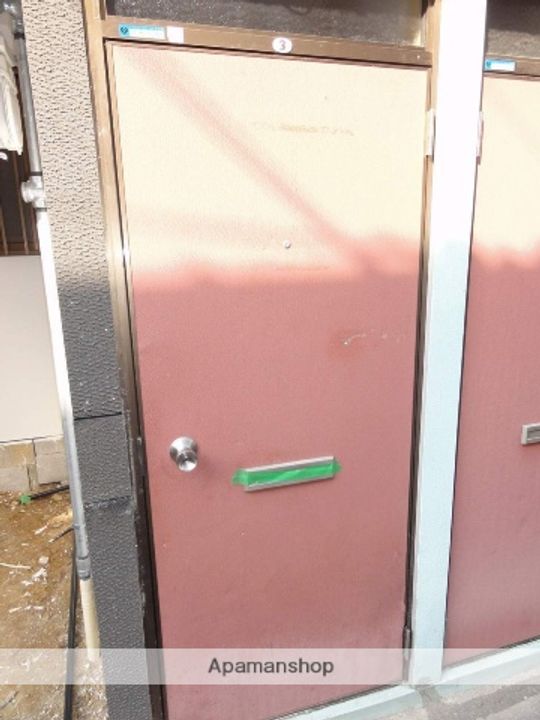 スズランハイツの玄関