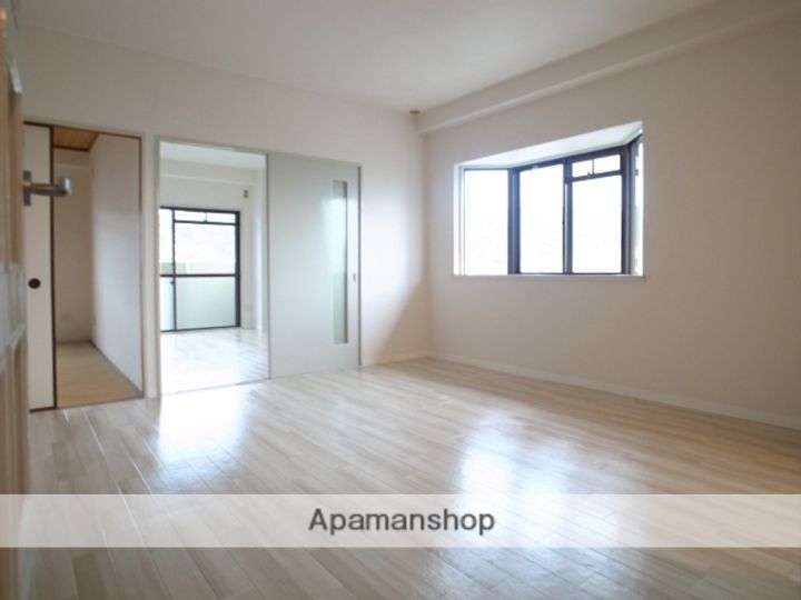 ハピネス48の居間