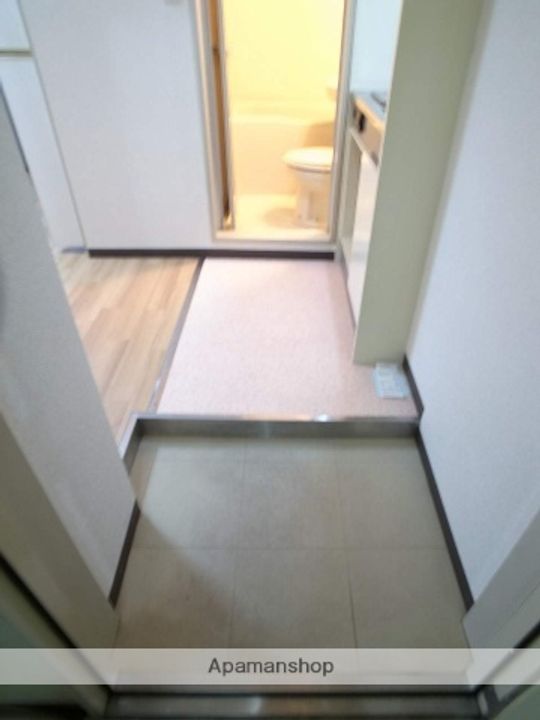 トモエハイツ5号館の玄関