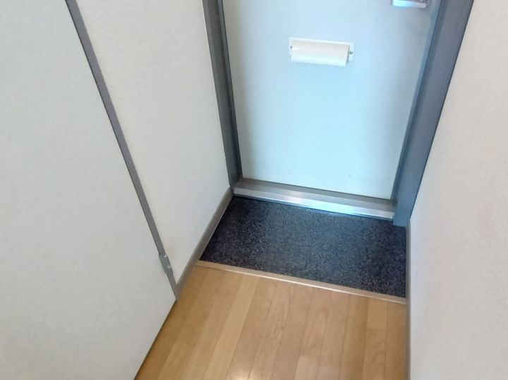 レオパレスヴィラの玄関