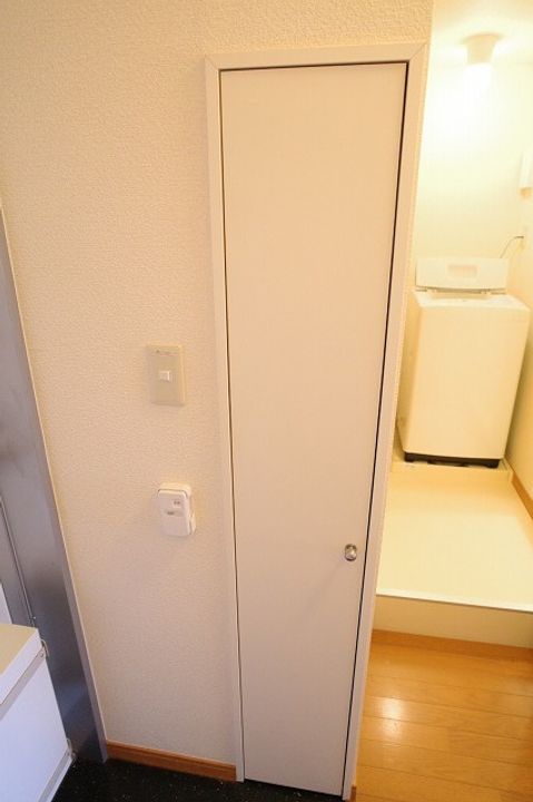 レオパレスフォレストIIの玄関