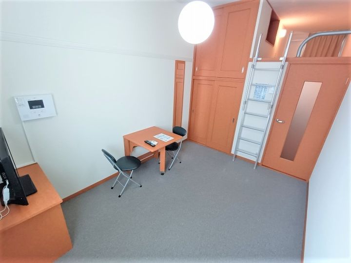 レオパレスピーチの居間