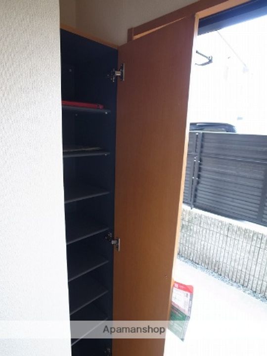 サンモールE棟の玄関