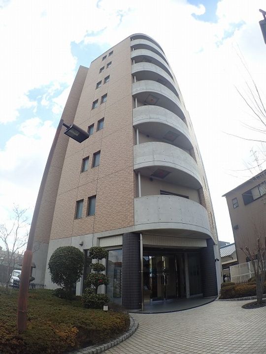 大阪府大東市灰塚4丁目の賃貸マンションの外観