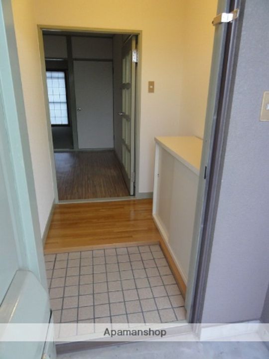 ホワイエアンノマエの玄関