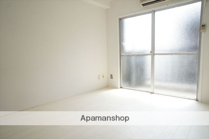 三賀マンションの居間