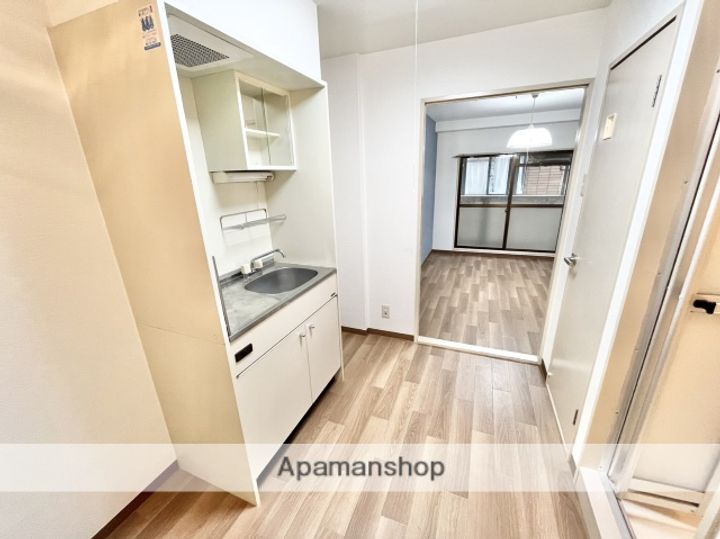 第11シンワマンションの玄関