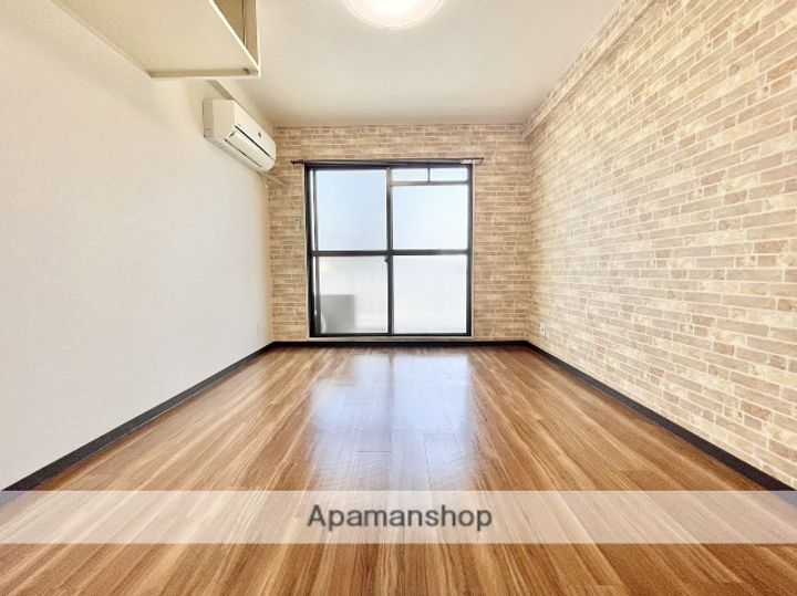 シャトー相川の居間