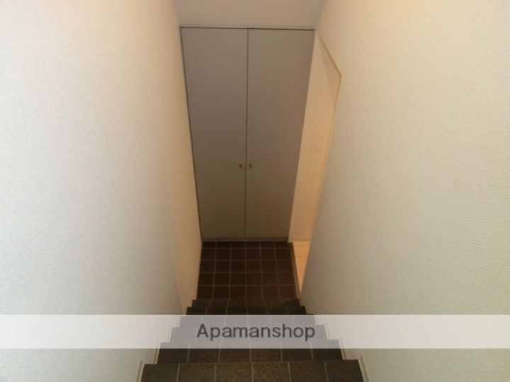 シャトレ上新庄の玄関