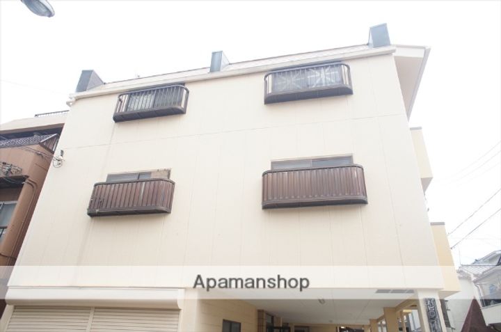 バビロン小松の外観