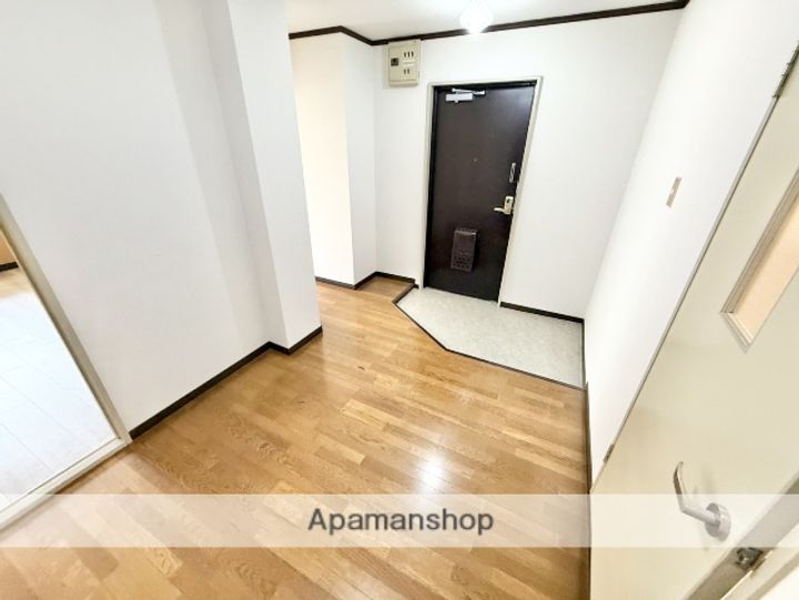 バビロン小松の玄関