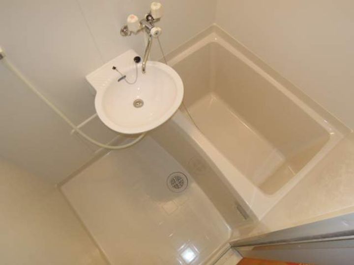 レオパレストウメイの風呂