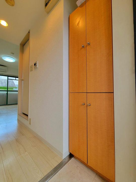 オラシオン山手405号室の玄関