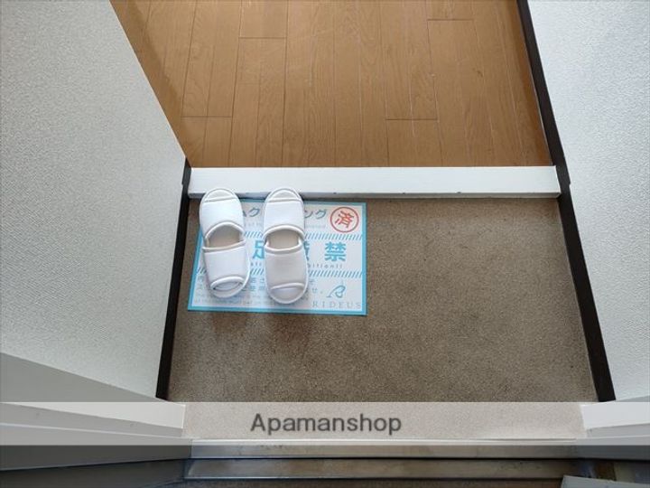 プチフラット千里山の玄関