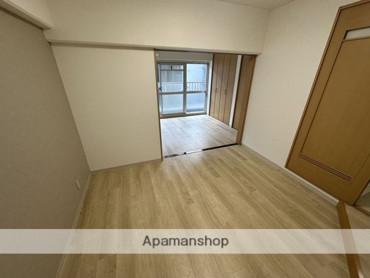 ハイツ新和の居間