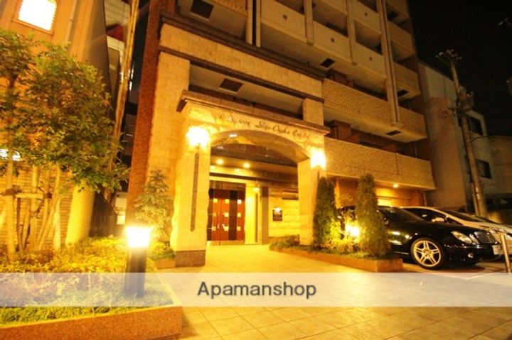 プレサンス新大阪クレスタの外観